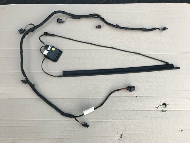 Passat B8 Regelapparaat Module 4X PDC Kompleet met kabels 3G0962243