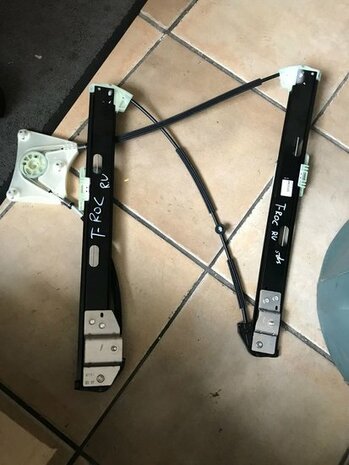 T-Roc rechts voor raammechanisme 2GA837462D