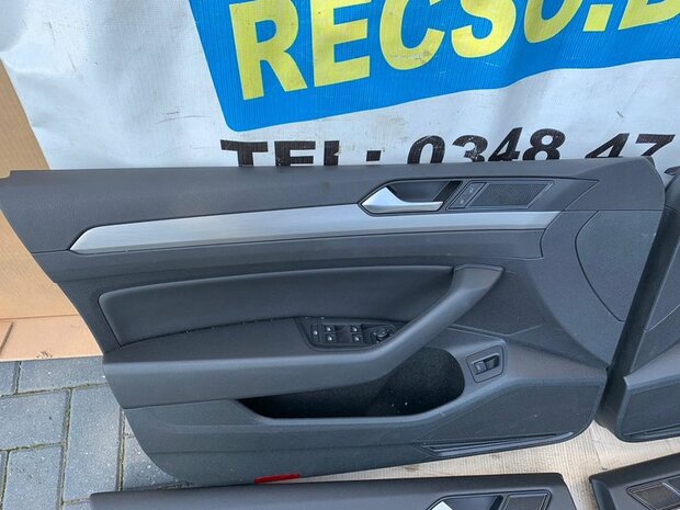 Passat B8 deurpaneel SET leer