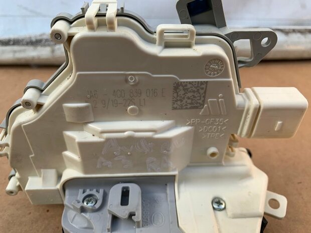 A3 8V Portierslot rechts achter 4G0839016E