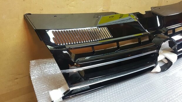 Geschikt voor Transporter T5 GP Grill Hoogglans met chrome Lijst 