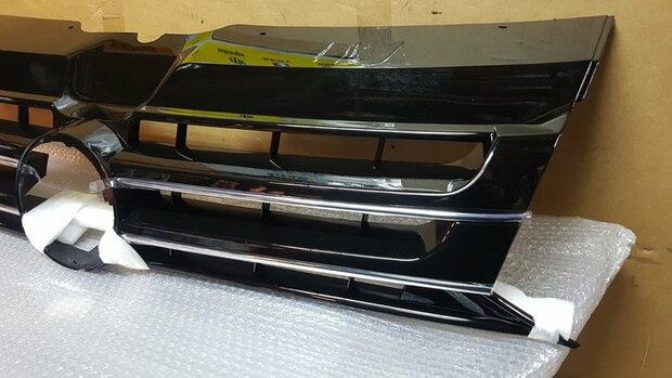 Geschikt voor Transporter T5 GP Grill Hoogglans met chrome Lijst 