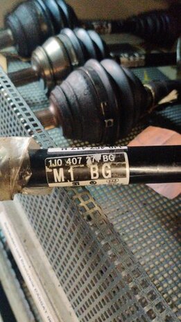 Golf 4 Bora aandrijfas links 1J0407271BG 1J0407451JX