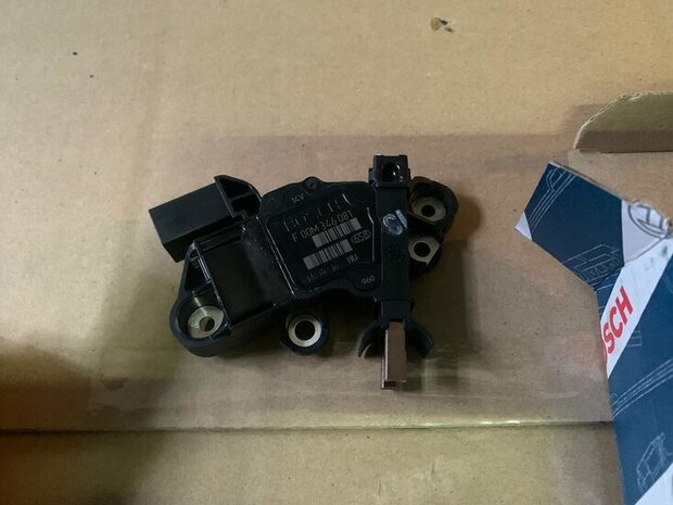  Dynamo Voltage Regulator F00M346081