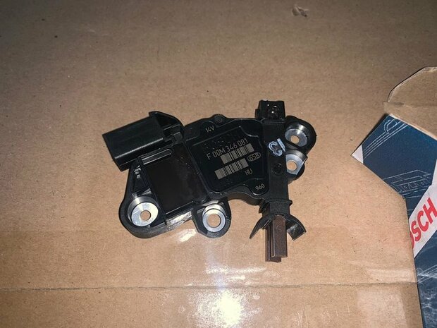  Dynamo Voltage Regulator F00M346081