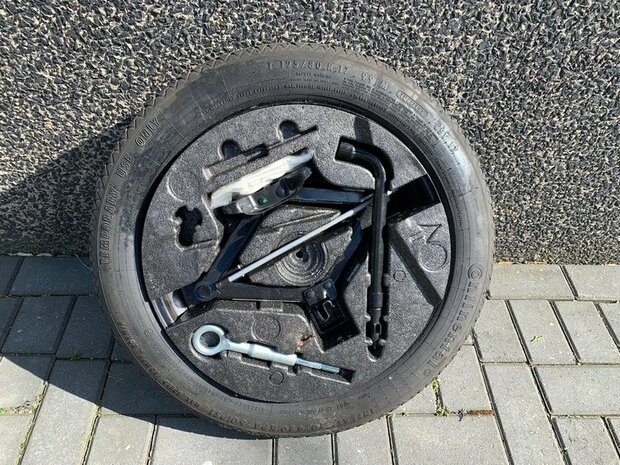 Volvo S80 Thuiskomer met krik 17 inch 125/80/17 21708006191