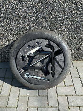 Volvo S80 Thuiskomer met krik 17 inch 125/80/17 21708006191