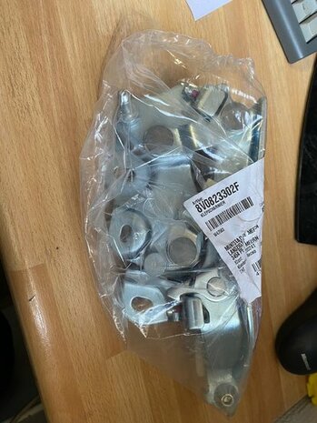 A3 8V Motorkap scharnier Rechts 8V0823302F