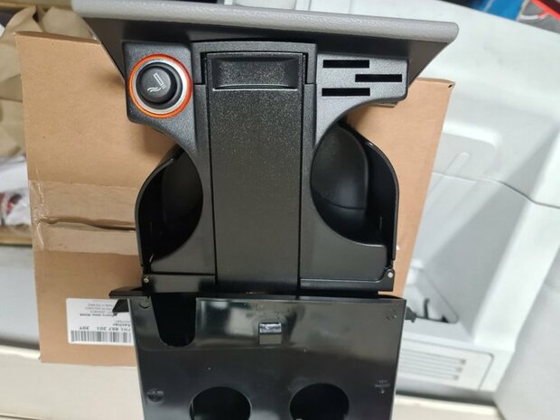 Transporter T5 Asbak met bekerhouder voor 7H1857301