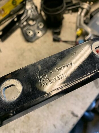 Touareg 2011 tm 2018 Motorkap Scharnier links 7P6823301