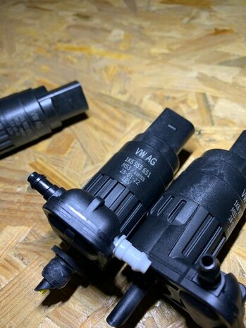 VAG Ruitensproeirpomp Nieuw orineel 1K6955651