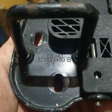 Vanghaak Passat CC 3C8823480B