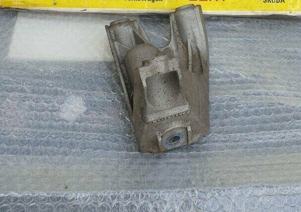 S8 motorsteun 4E0199307BR