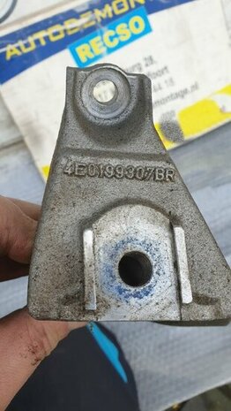 S8 motorsteun 4E0199307BR