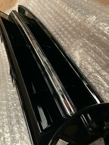 Geschikt voor polo 2G R Line Grill Chrome lijst zwart