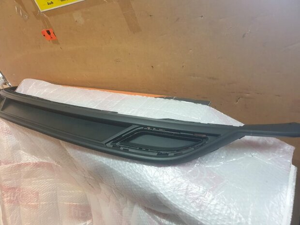 Polo 2G R Line Diffuser Onderlip Achterbumper 2G6807568G