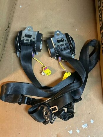 Polo 6R 6C links rechts voor gordel 6R4857706 B 6R4857705