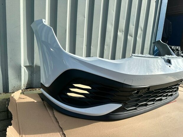 Golf 8 GTI voorbumper Clubsport 2020-2022 4xpdc wit R5