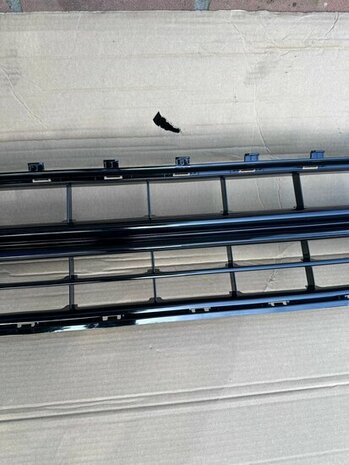 Geschikt voor Polo 2G R line midden grill hooglans zwart