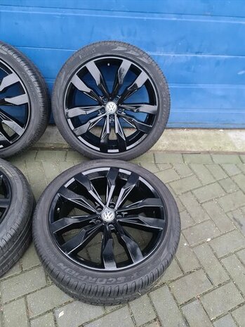 Tiguan Velg 20 inch set Suzuka Velgen en Banden 5NA601025G
