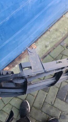 E-Tron 4KE Bumperinleg Sluitdeel Voorbumper 4KE807233