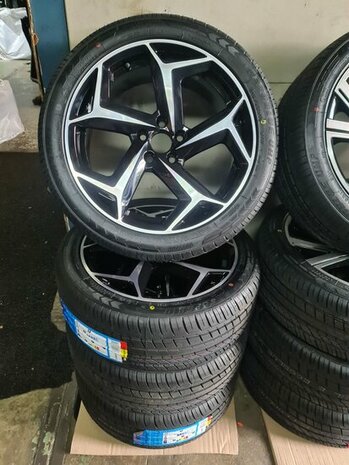 Geschikt voor Polo R Line 2G 6R 6C Bonneville Look Velgen zomerset 215/45/17 91W