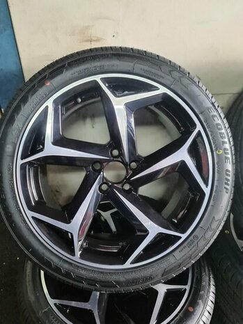 Geschikt voor Polo R Line 2G 6R 6C Bonneville Look Velgen zomerset 215/45/17 91W