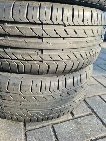 4x Continental zomer banden Nieuw 215/45/17 91W