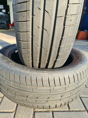 2x Hankook zomer banden Nieuw dot 2024 235/50/20 100T