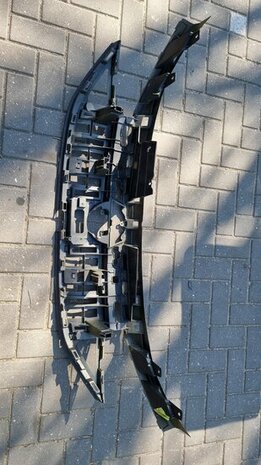 Id 4 front bumper houder 11a807231