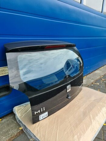 Mii achterklep met ruit zwart