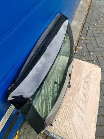 Mii achterklep met ruit zwart