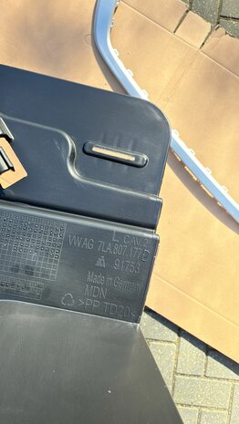 T6 Bumpersteun links-voor met 7LA807177B