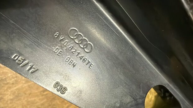 Audi A3 8V Spatscherm scherm Links zwart 8V0821467E