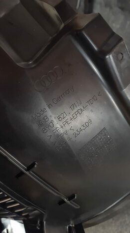Audi A3 8Y Wielkuip Modderkuip links 8Y0821171M