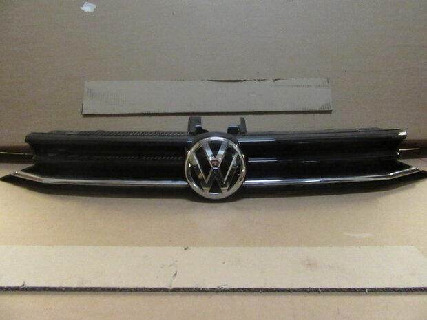 VW Touran 2016  Grill 5TA853651M