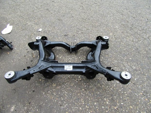 Touareg achteras subframe 7P6599030C 7P6599030D 7p0500041