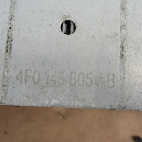 Audi A6 4F 2.7 3.0Tdi laadluchtkoeler links 4F0145805AB