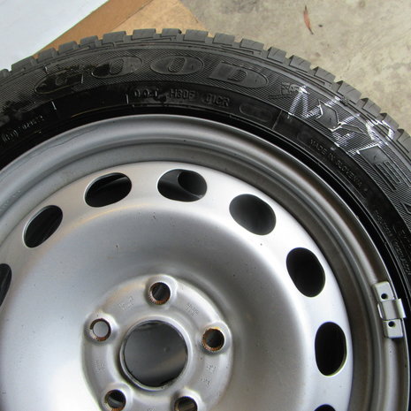 VW Caddy Goodyear M S Winterbanden set 205/55/16 2k3601027