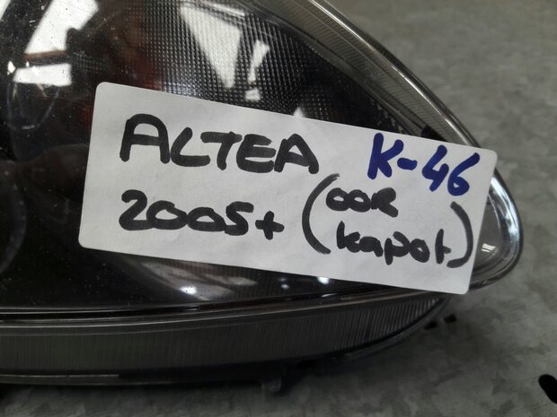 Seat Altea 5P Koplamp Rechts 1 oortje kapot 5P1941006A