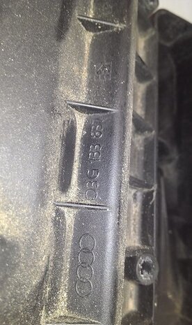 Audi A4 8E Luchtfilter huis 03G133837 03G133835