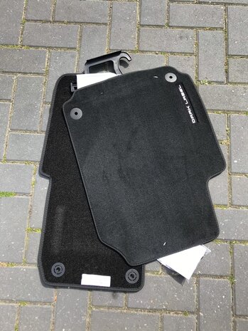 VW Amarok vloer mat voor set Dark label