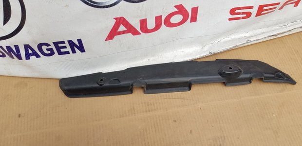 Audi A3 S3 8V RECHTER SCHERM BESCHERMER 8V0821112C