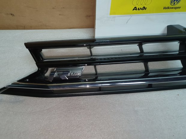 VW Touran  R Line Grill 2016 5TA853651R