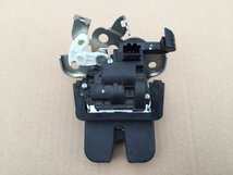 Audi A1 A3 A4 A5 A6 Q5 Slotmechanieken Achterklep 8R0827505 Audi A1 A3 A4 A5 A6 Q5 Slotmechanieken Achterklep 8R0827505