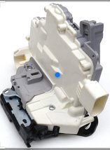 Deurslot Rechts Voor Passat Tiguan Touareg 8J1837016A Deurslot Rechts Voor Passat Tiguan Touareg 8J1837016A