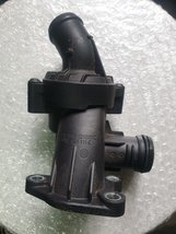 Thermostaathuis Koelvloeistofpijp 04B121026C Thermostaathuis Koelvloeistofpijp 04B121026C