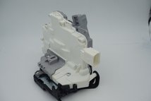 VW Passat Tiguan portierslot Rechts achter 3C4839016A VW Passat Tiguan portierslot Rechts achter 3C4839016A