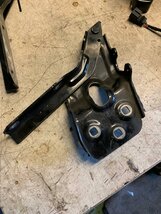 VW Touareg 2011 tm 2018 Motorkap Scharnier rechts 7P6823302 VW Touareg 2011 tm 2018 Motorkap Scharnier rechts 7P6823302