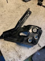 VW Touareg 2011 tm 2018 Motorkap Scharnier links 7P6823301 VW Touareg 2011 tm 2018 Motorkap Scharnier links 7P6823301